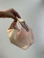 burberry巴寶莉高仿精品新品粉色女士peg格纹针织手提饭盒包腋下包