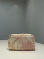 burberry巴寶莉高仿精品新品粉色女士peg格纹针织手提饭盒包腋下包