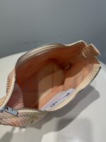 burberry巴寶莉高仿精品新品粉色女士peg格纹针织手提饭盒包腋下包