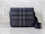 burberry巴寶莉原單翻蓋採用磁扣開合立挺的信使包
