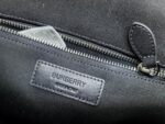 burberry巴寶莉原單翻蓋採用磁扣開合立挺的信使包