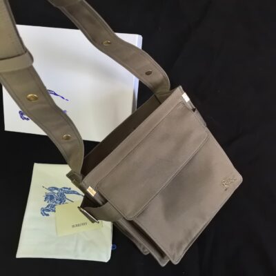 burberry巴寶莉高仿精品標誌性Trench郵差包
