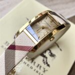 Burberry巴寶莉高仿手錶經典復古女款立體暗花錶盤石英表