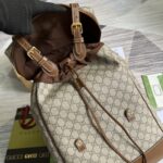 原單古馳gucci棕色飾互扣式雙G中號雙肩包696013男女同款