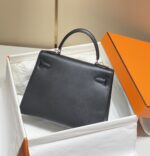 高仿網站Hermes愛馬仕新款黑色銀扣Epsom Kelly手提包25-28cm