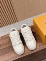 高仿鞋LV路易威登𝐓𝐫𝐚𝐢𝐧𝐞𝐫情侶款休閒運動滑板鞋