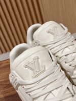 高仿鞋LV路易威登𝐓𝐫𝐚𝐢𝐧𝐞𝐫情侶款休閒運動滑板鞋
