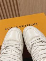 高仿鞋LV路易威登𝐓𝐫𝐚𝐢𝐧𝐞𝐫情侶款休閒運動滑板鞋