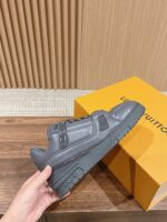 高仿精品LV路易威登𝐓𝐫𝐚𝐢𝐧𝐞𝐫休閒運動滑板鞋深灰色男女同款