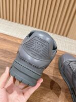 高仿精品LV路易威登𝐓𝐫𝐚𝐢𝐧𝐞𝐫休閒運動滑板鞋深灰色男女同款
