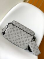 高仿精品LV路易威登M46603灰色Monogram壓紋郵差包