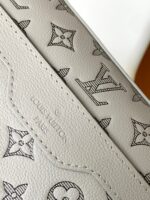 高仿精品LV路易威登M46603灰色Monogram壓紋郵差包