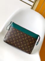 高仿精品LV路易威登M13199綠色Pochette Voyage Souple手拿