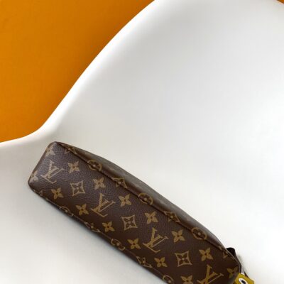 一比一LV路易威登 M13198黃色 Pochette Voyage Souple手拿