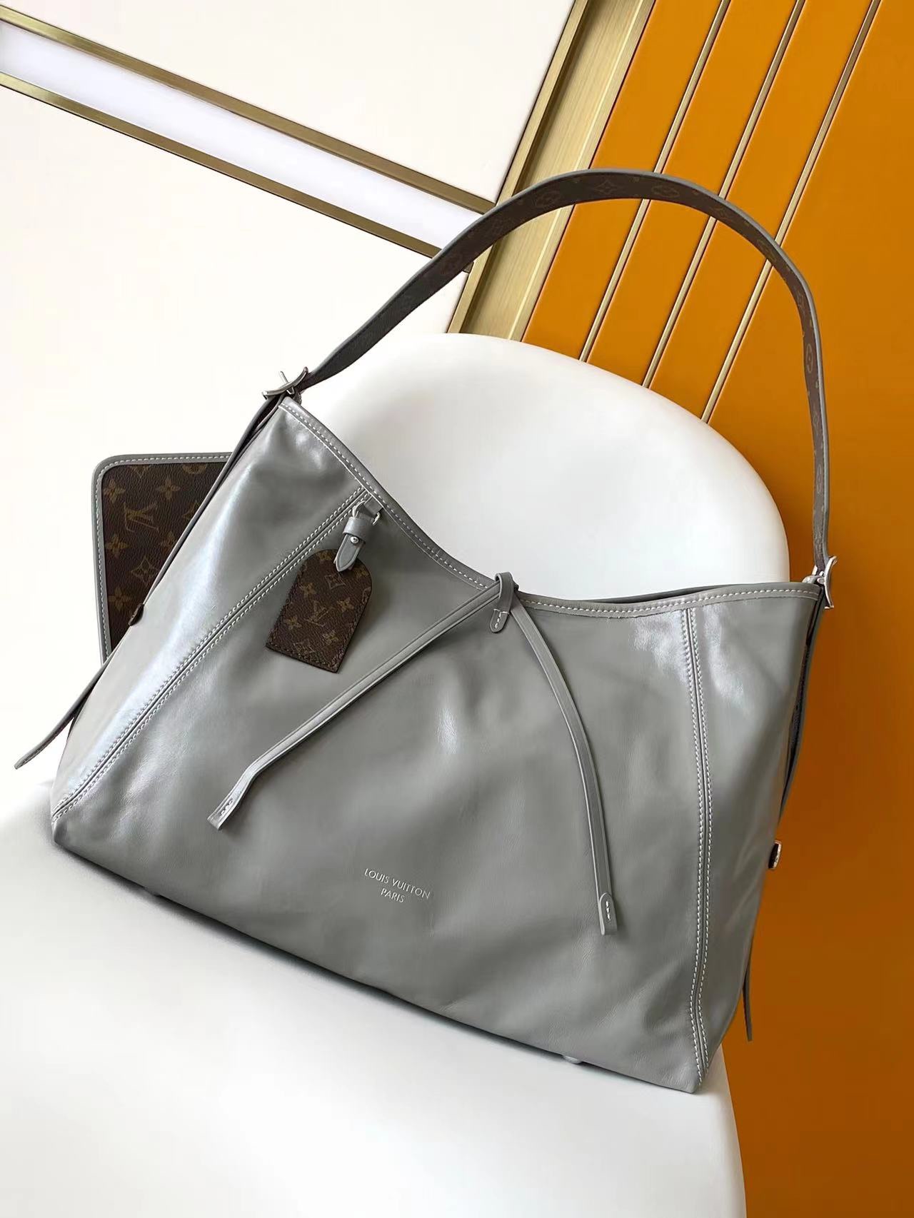 高仿LV路易威登灰色M12583本款CarryAll Dark中號手袋斜挎包