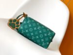 高仿奢飾品LV路易威登M12688綠色手領包