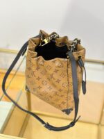 高仿包包LV路易威登M13324黃花NOÉTRUNK小號手袋水桶包