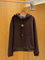 高仿服飾LV路易威登24FW連帽衛衣波洛領帶鏤刻Monogram花卉帽T男女同