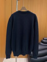 高仿服飾LV路易威登24FW王嘉尔同款学院风针织毛衣藏蓝色