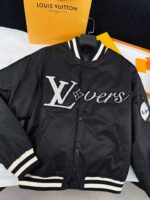 高仿服飾LV路易威登24FW菲董系列燙鑽飛行員棒球服外套黑色