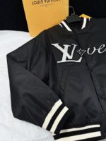高仿服飾LV路易威登24FW菲董系列燙鑽飛行員棒球服外套黑色