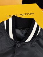 高仿服飾LV路易威登24FW菲董系列燙鑽飛行員棒球服外套黑色