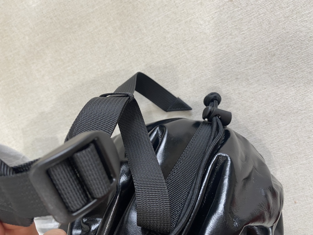 原單亞歷山大·王Alexander Wang新款納帕皮革徽標旅行包黑色