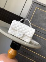 高仿網站Chanel香奈兒奶白色mini羊皮口蓋包手提包