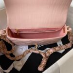 高仿精品Chanel香奈兒粉色牛皮寬肩帶單肩包AS4423