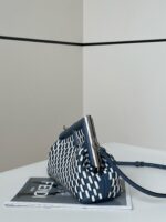 高仿精品FEND芬迪新品first系列牛皮編織斜挎包80103