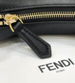 1:1Fend芬迪igraphy迷你月牙包黑色80056S