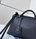復刻FEND芬迪新品黑色By The Way Selleria手袋8668