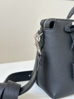 復刻FEND芬迪新品黑色By The Way Selleria手袋8668