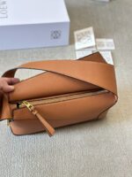 複刻loewe羅意威包包Puzzle腋下包