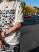 高仿衣服Loewe羅意威時尚白色短袖圓領T恤男女同款