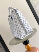 頂級LV路易威登M53188進口顆粒Taurillon小牛皮挎包