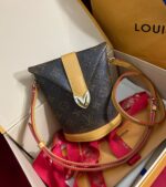 高仿LV路易威登M11629Envelope Pouch斜挎包