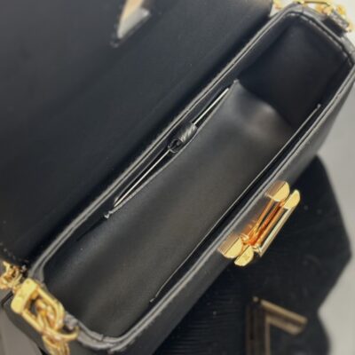 復刻LV路易威登黑色M83077Twist West Pochette斜挎包