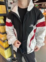 高仿Balenciaga巴黎世家新款3B紅白拼接連帽衝鋒衣夾克外套