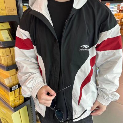 高仿Balenciaga巴黎世家新款3B紅白拼接連帽衝鋒衣夾克外套