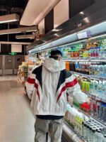 高仿Balenciaga巴黎世家新款3B紅白拼接連帽衝鋒衣夾克外套