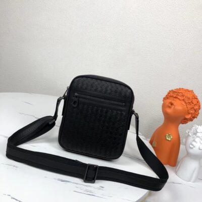 1:1專櫃BV寶緹新款男士单肩小斜挎邮差包6696