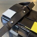 頂級BV寶緹嘉新款Cassette最新彩格款斜挎包男女通用667298