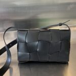 高品質包包BV寶緹嘉新款cassette波浪紋造型豆腐包755161