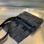 高品質包包BV寶緹嘉新款cassette波浪紋造型豆腐包755161