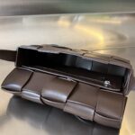 特級包包BV寶緹嘉新款深棕色cassette波浪紋造型豆腐包755161