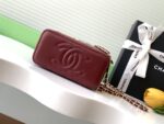 高仿網站chanel香奈兒新款小巧鏈條口紅包金扣小羊皮