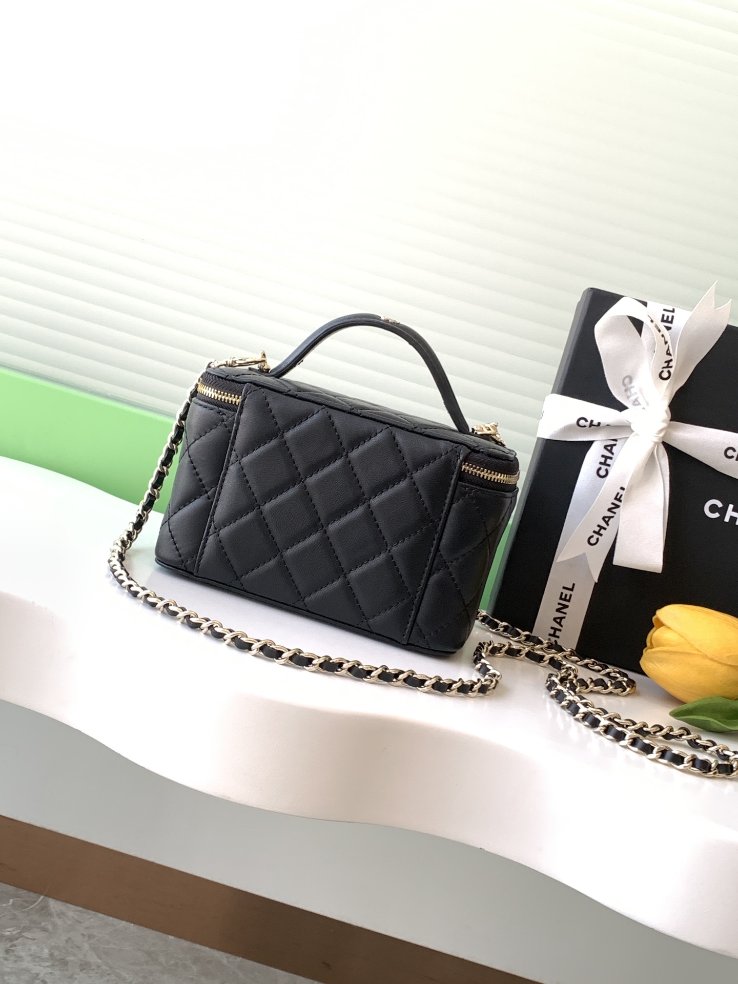 chanel香奈兒高仿奢飾品新款黑色小巧鏈條口紅包金扣小羊皮