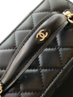 chanel香奈兒高仿奢飾品新款黑色小巧鏈條口紅包金扣小羊皮