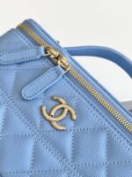 chanel香奈兒頂級新款淺藍色小巧鏈條口紅包金扣小羊皮